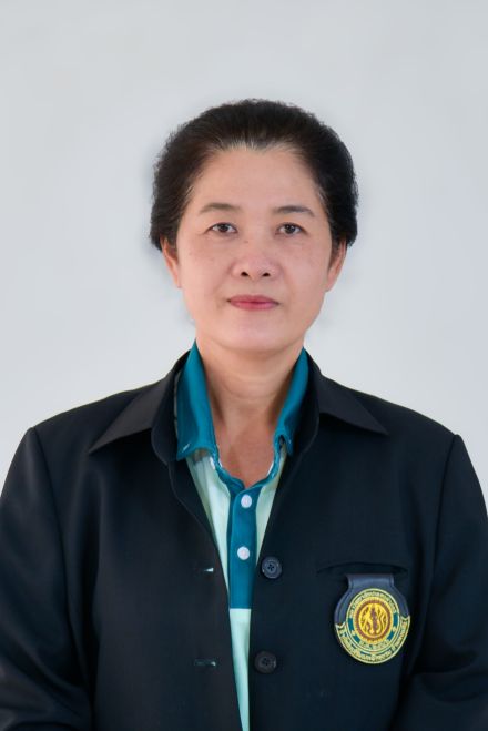 นางสาวราตรี ชมสุข 